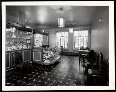 Interieur van de Charles of the Ritz schoonheidssalon bij B. Altman und Co., 1932 door Byron Company